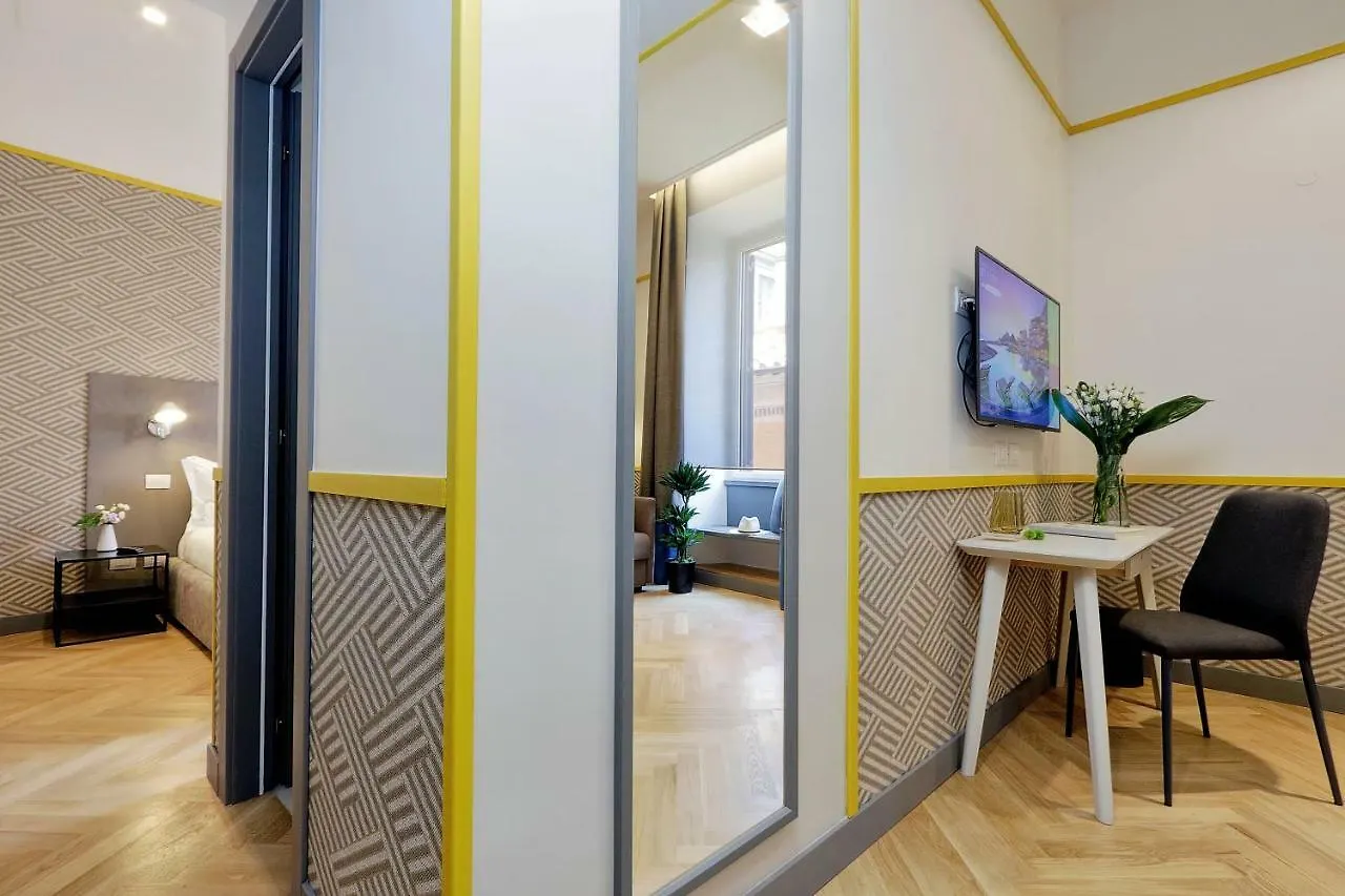 Roma Five Suites 2*,