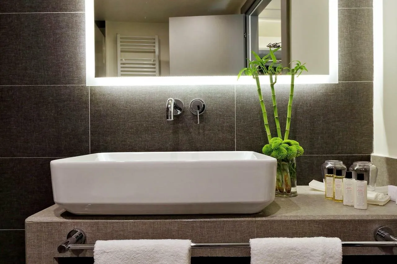 Roma Five Suites 2*,
