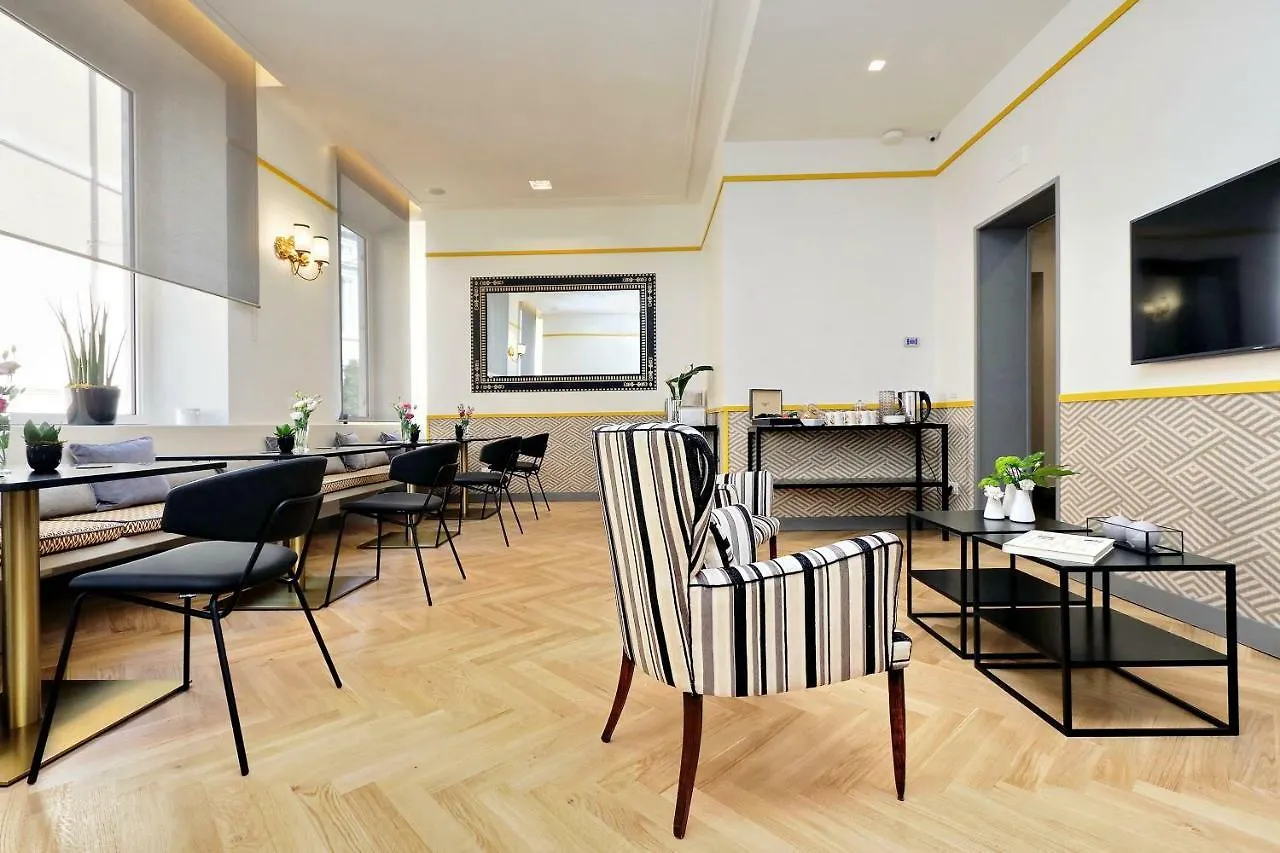 Roma Five Suites 2*,